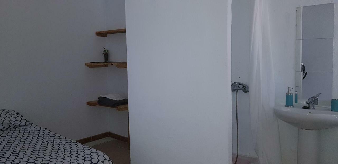 Basic En-Suite Bedroom By The Sea Guinea Dış mekan fotoğraf