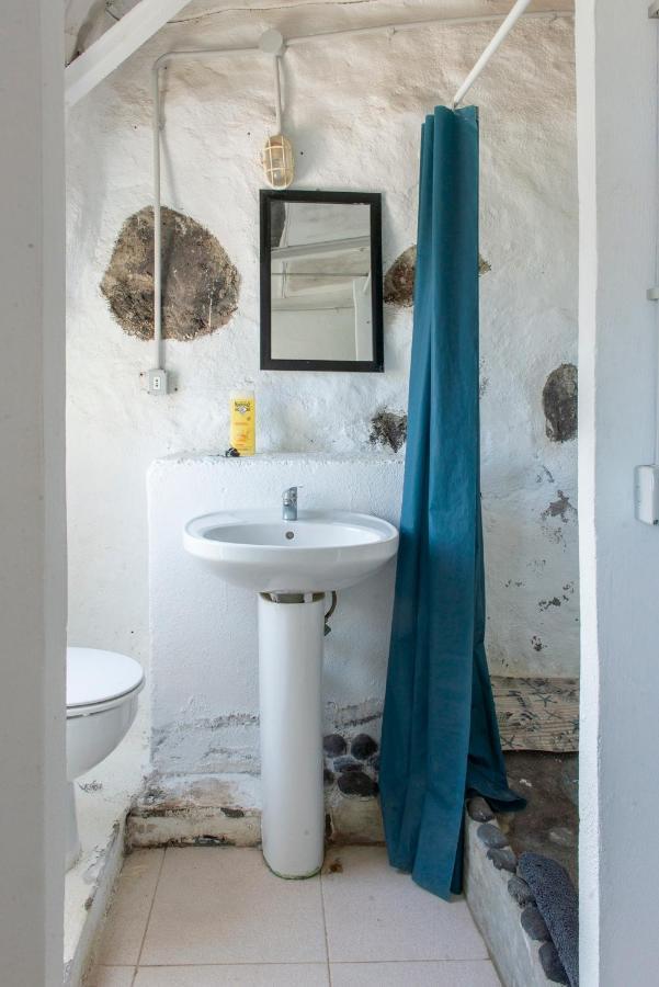 Basic En-Suite Bedroom By The Sea Guinea Dış mekan fotoğraf